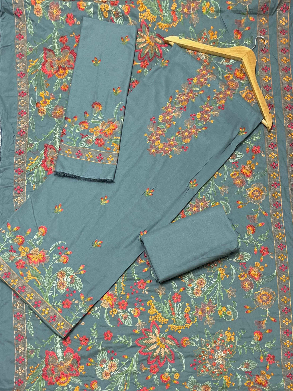 Bareeze | Luxury Emb | Karandi - ZNH Textile 