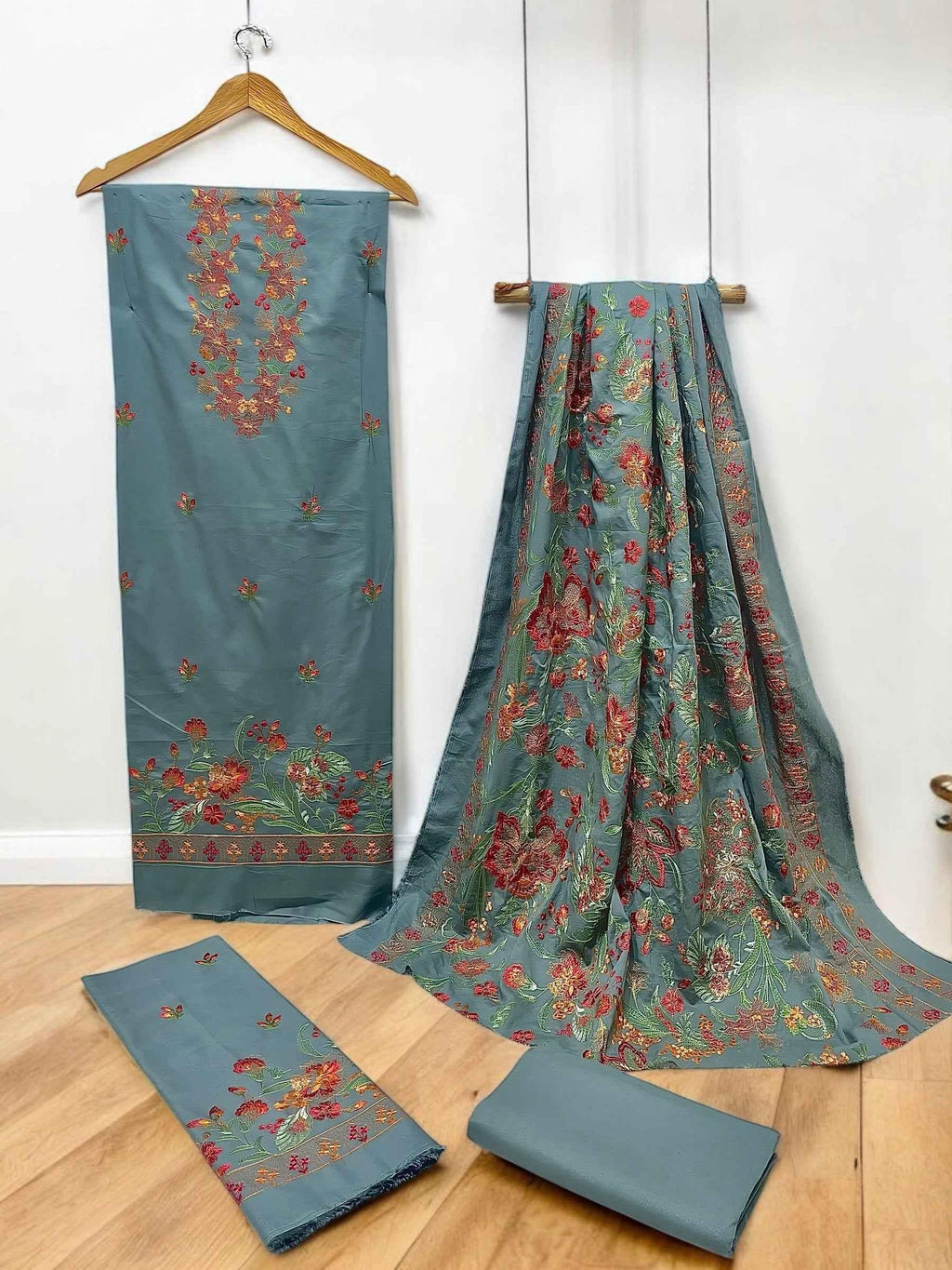 Bareeze | Luxury Emb | Karandi - ZNH Textile 