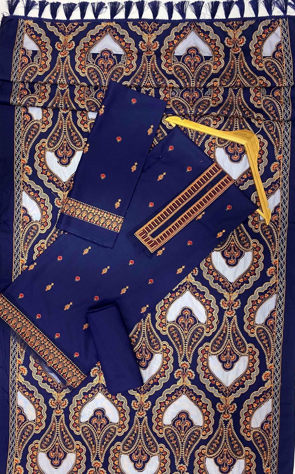 Bareeze Unstitched | Luxury Dhanak Embroidered 3PC | Laser Cut Shawl - ZNH Textile 