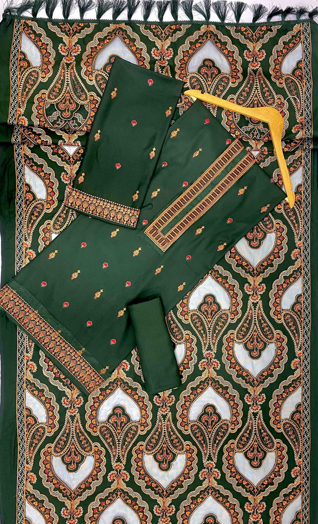 Bareeze Unstitched | Luxury Dhanak Embroidered 3PC | Laser Cut Shawl - ZNH Textile 