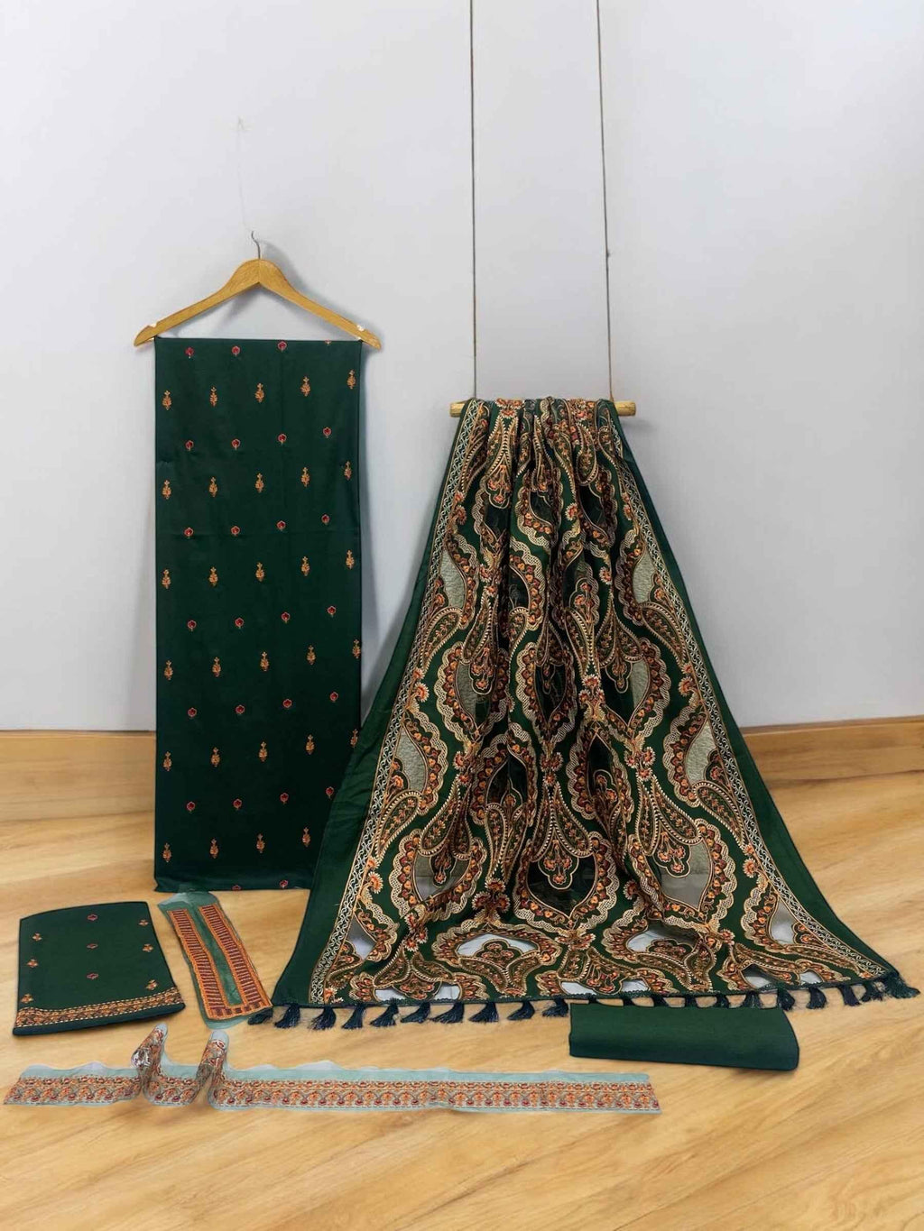 Bareeze Unstitched | Luxury Dhanak Embroidered 3PC | Laser Cut Shawl - ZNH Textile 